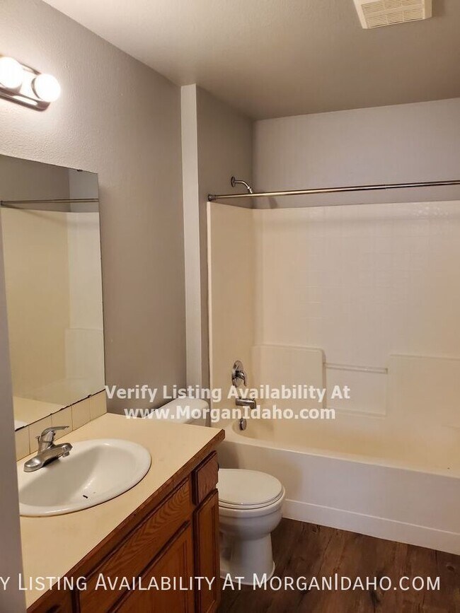 Building Photo - 10096 W Garverdale Ln