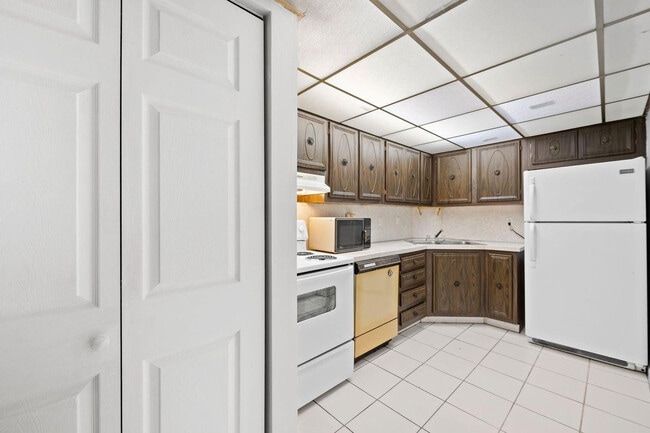 Building Photo - 3101 Oakland Shores Dr