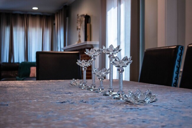 Building Photo - Gorgeous 4-Bed 2-Bath in Beaver Hills