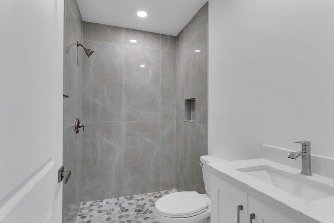 Building Photo - 5224 29th St SW