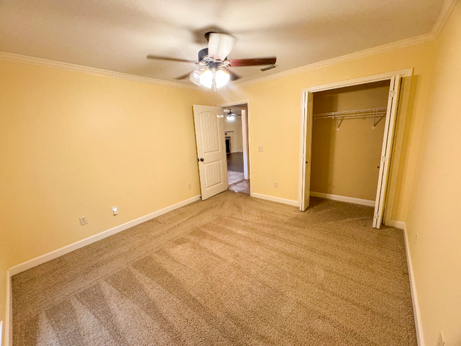Building Photo - 104 Sagewood Ln