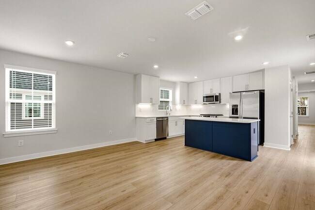 Building Photo - 2752 Rowyn St