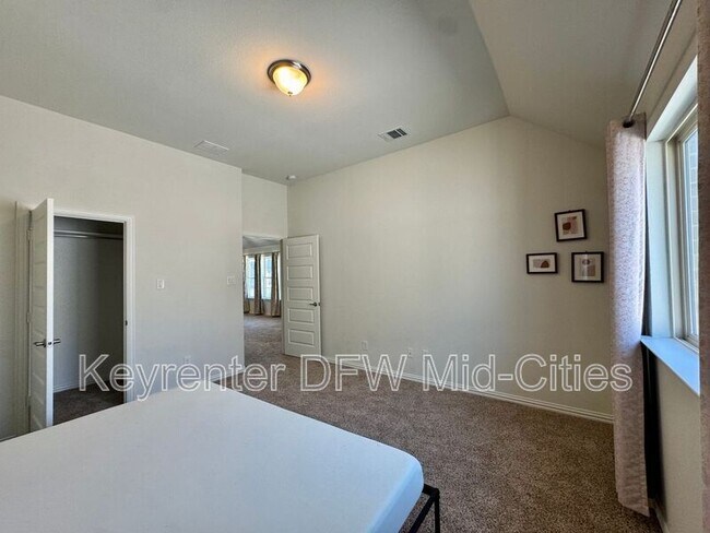 Building Photo - 2016 Remington Dr