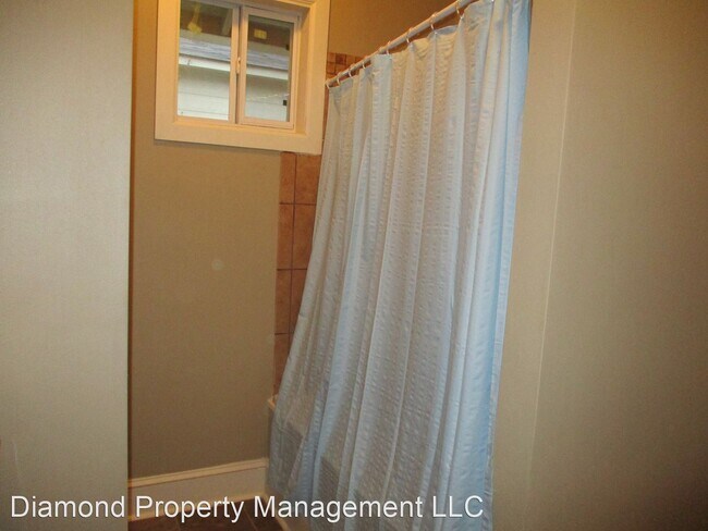 Building Photo - 3 br, 2 bath House - 2306 Thornhill