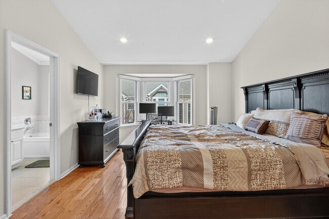 Building Photo - 354 Oswego Ct