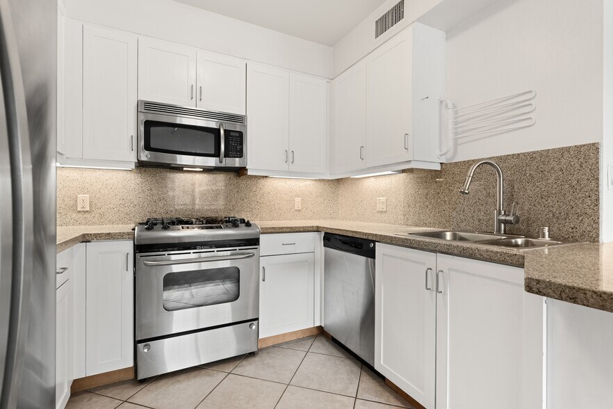 Building Photo - 267 S San Pedro St