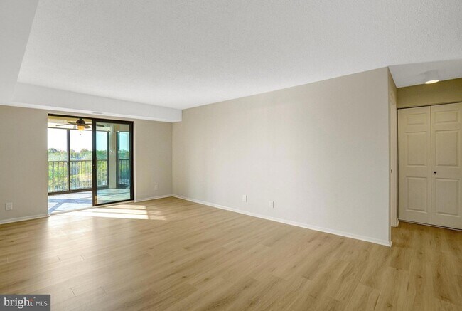 Building Photo - 5904 Mt Eagle Dr