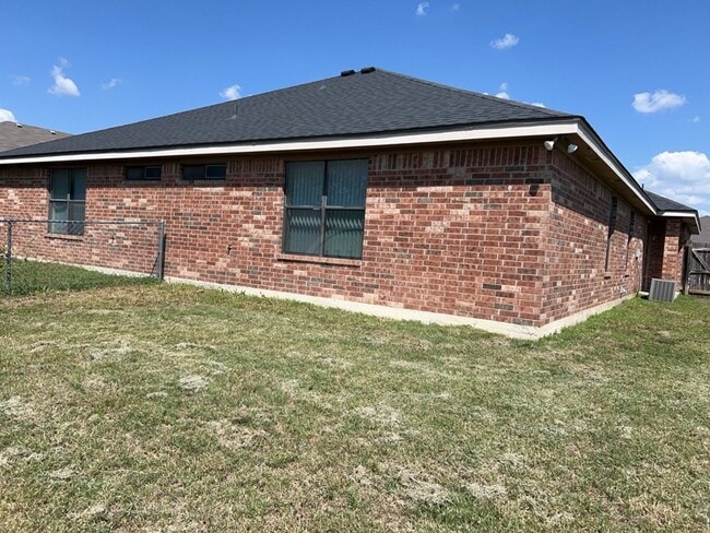 Building Photo - 1204 Nicholas Cir