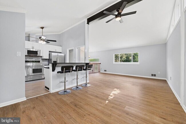 Building Photo - 8110 Springfield Village Dr