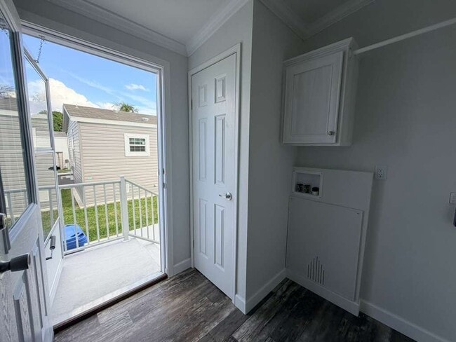 Building Photo - 5267 SW 32nd St