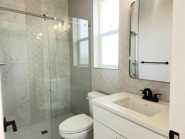 Building Photo - Move in ready luxury home!