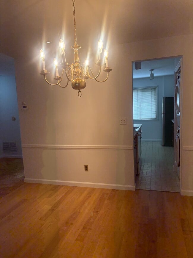 Building Photo - 160 Mead Ave