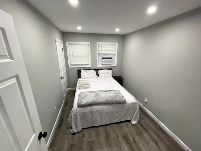 Building Photo - 271 Beacon St