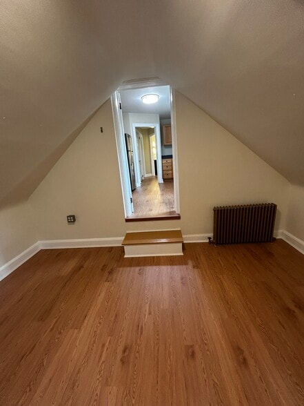 Bonus Room - 806 Broadway