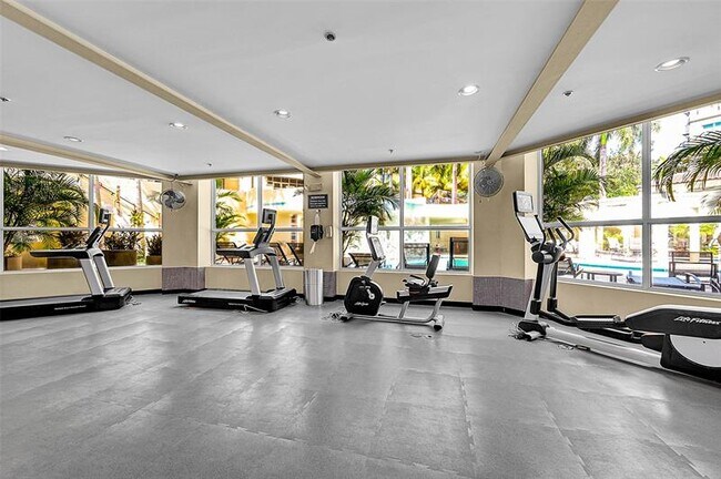 Building Photo - 2633 NE 14th Ave