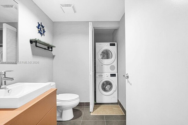 Building Photo - 2155 Washington Ct