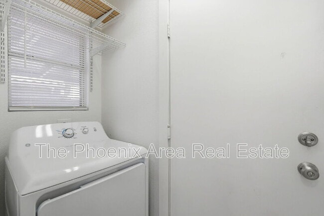 Building Photo - 507 W Nopal Ave