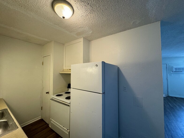 Building Photo - 505 Sunset Ln