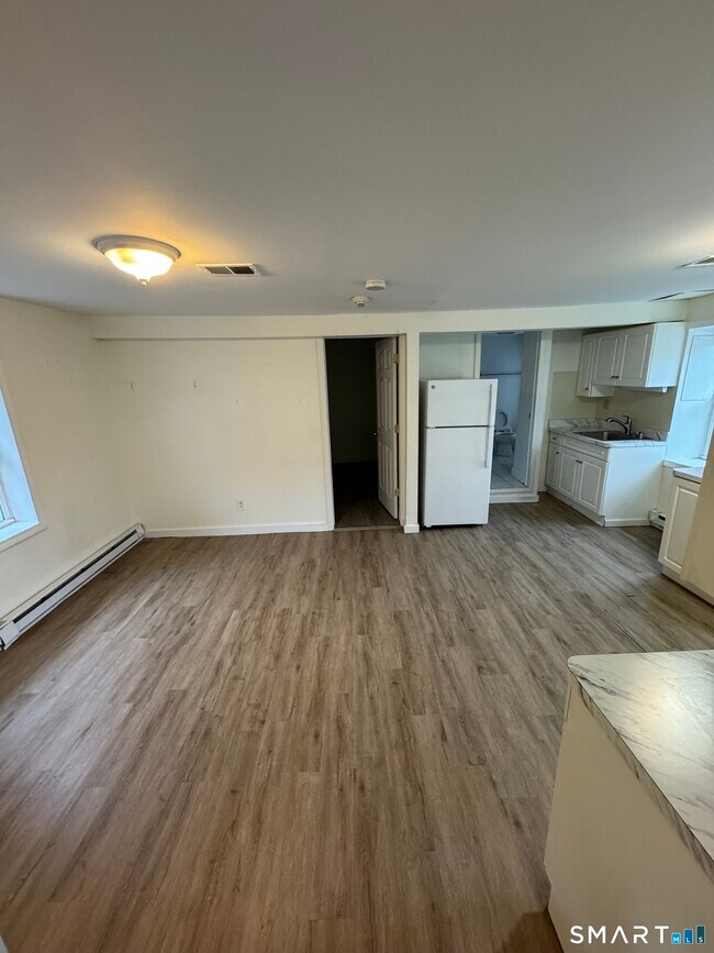 Building Photo - 41 Hubbard Pl