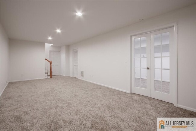 Building Photo - 98 S Shore Dr