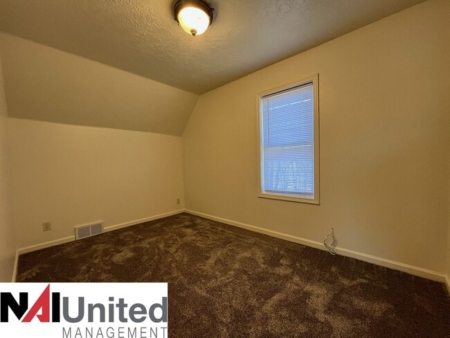 Building Photo - Four bedroom, one bathroom for rent