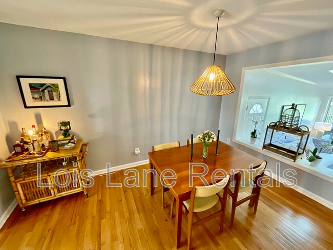 Building Photo - 190 Queen St