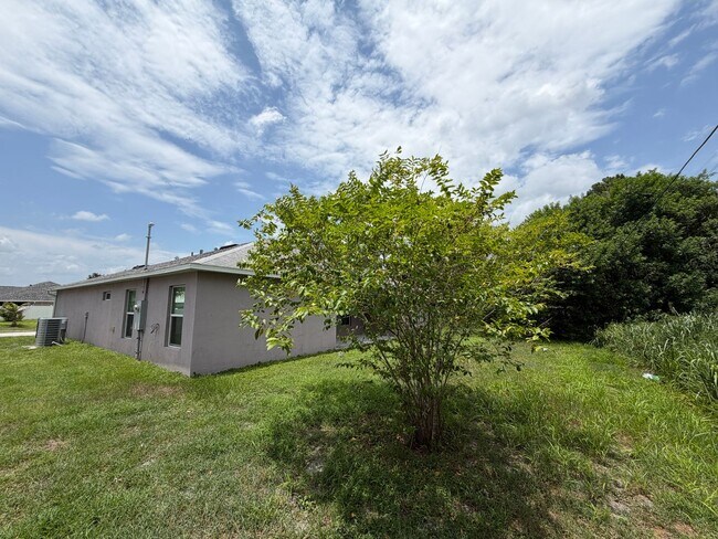 Building Photo - 867 Glencove Ave NW