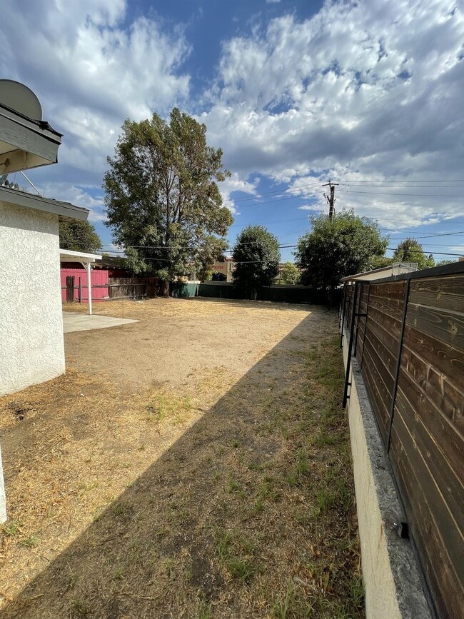 Building Photo - 9635 Estacia St