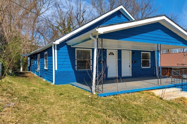 Building Photo - Charming 2BR Duplex in Atlanta