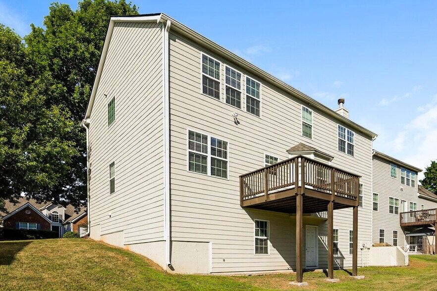 Building Photo - 353 Franklin St