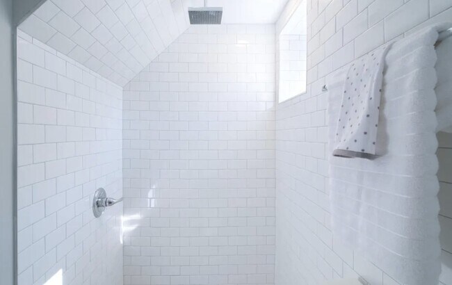 Building Photo - 4410 16th St NE