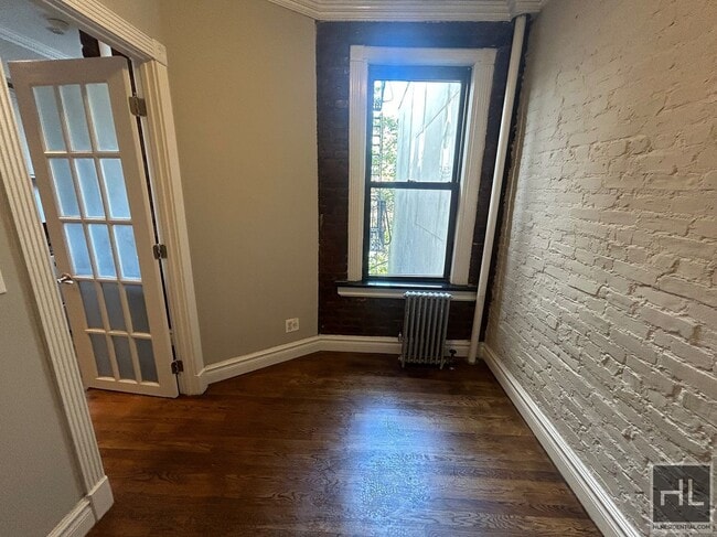 Building Photo - 410 E 13th St