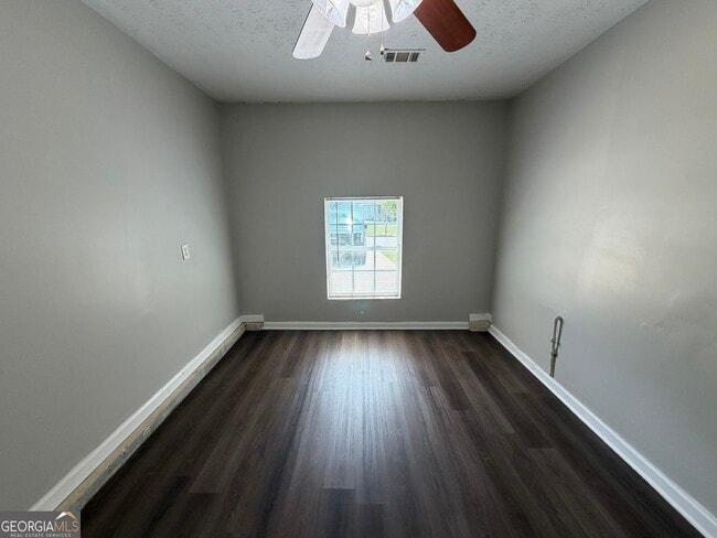 Building Photo - 5663 St Thomas Dr