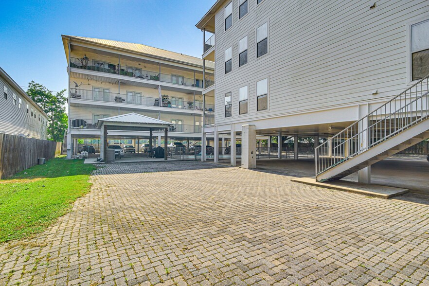 Building Photo - The Sand Dollar Condominiums