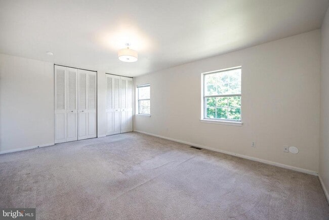 Building Photo - 126 Lampeter Ct