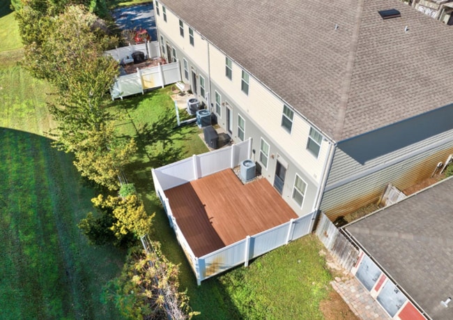 Building Photo - 7221 Quail Hollow Dr