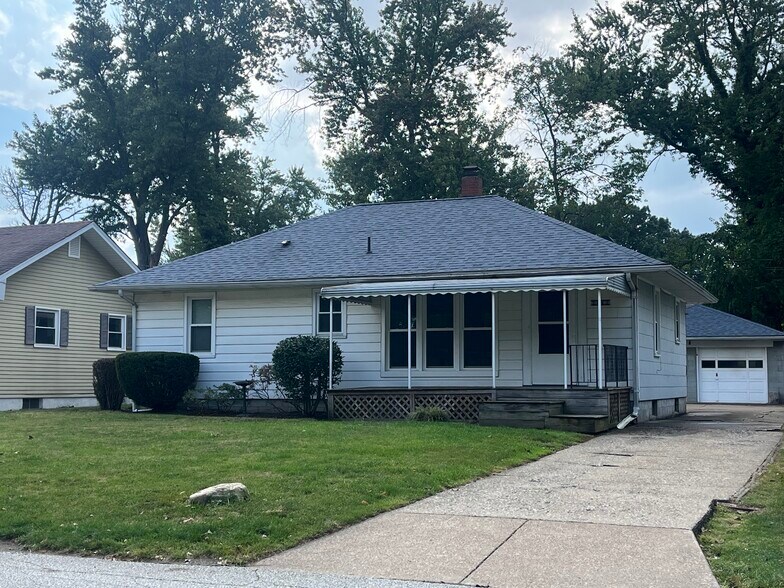 Building Photo - 2812 Midland Dr