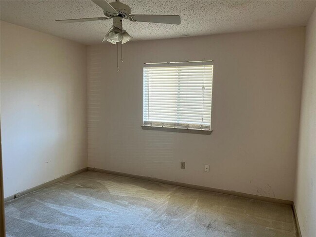 Building Photo - 9618 Oldenburg Ln