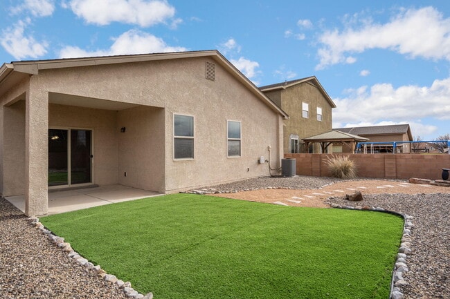 Building Photo - 1143 Desert Sunflower Dr NE