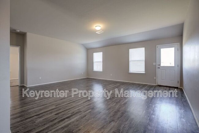 Building Photo - 209 SE 4th St