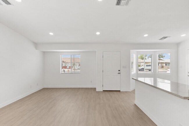 Building Photo - 6825 N 81st Ln