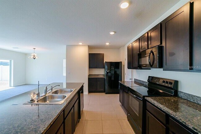 Building Photo - 7976 Pelican Reed Cir