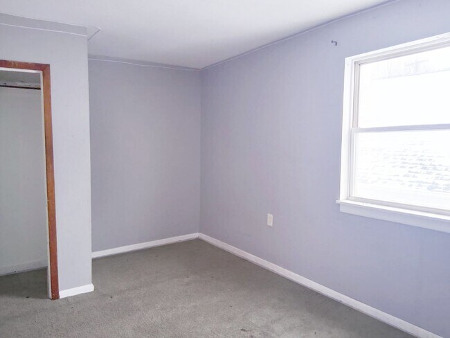 Building Photo - 7402 Park Ln