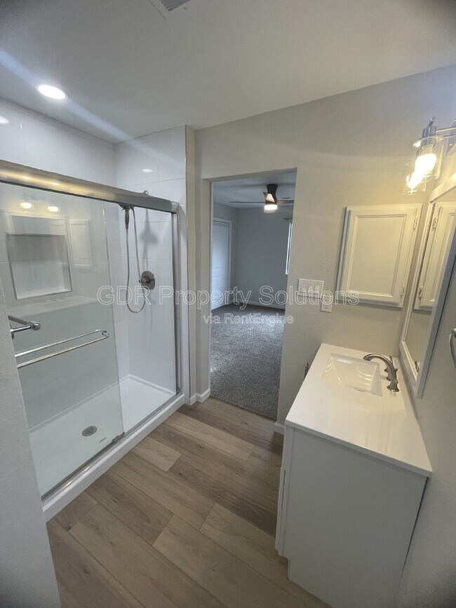Building Photo - 4733 Platinum Dr NE