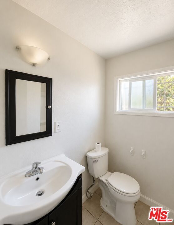 Building Photo - 1512 W 103rd St