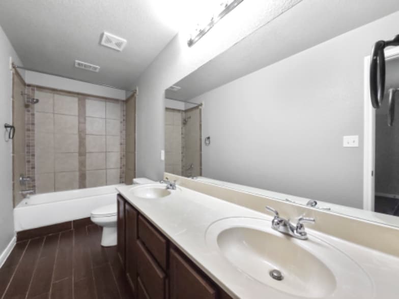 Building Photo - 4415 Brutus Ln