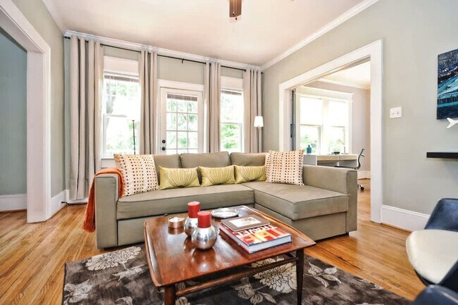 Building Photo - 800 Magnolia Ave