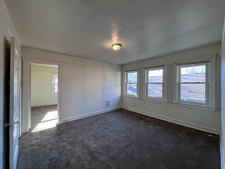 Building Photo - 1205 Sarah St