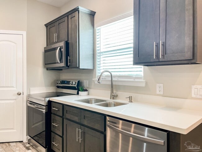 Building Photo - 5170 Burlington Ave