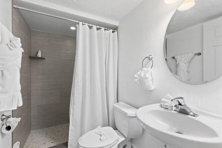 Building Photo - 1011 Anglers Cove